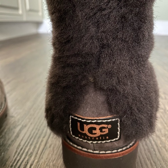 UGG Chocolate Suede Shearling Women Boots Size US 6 - Picture 7 of 9